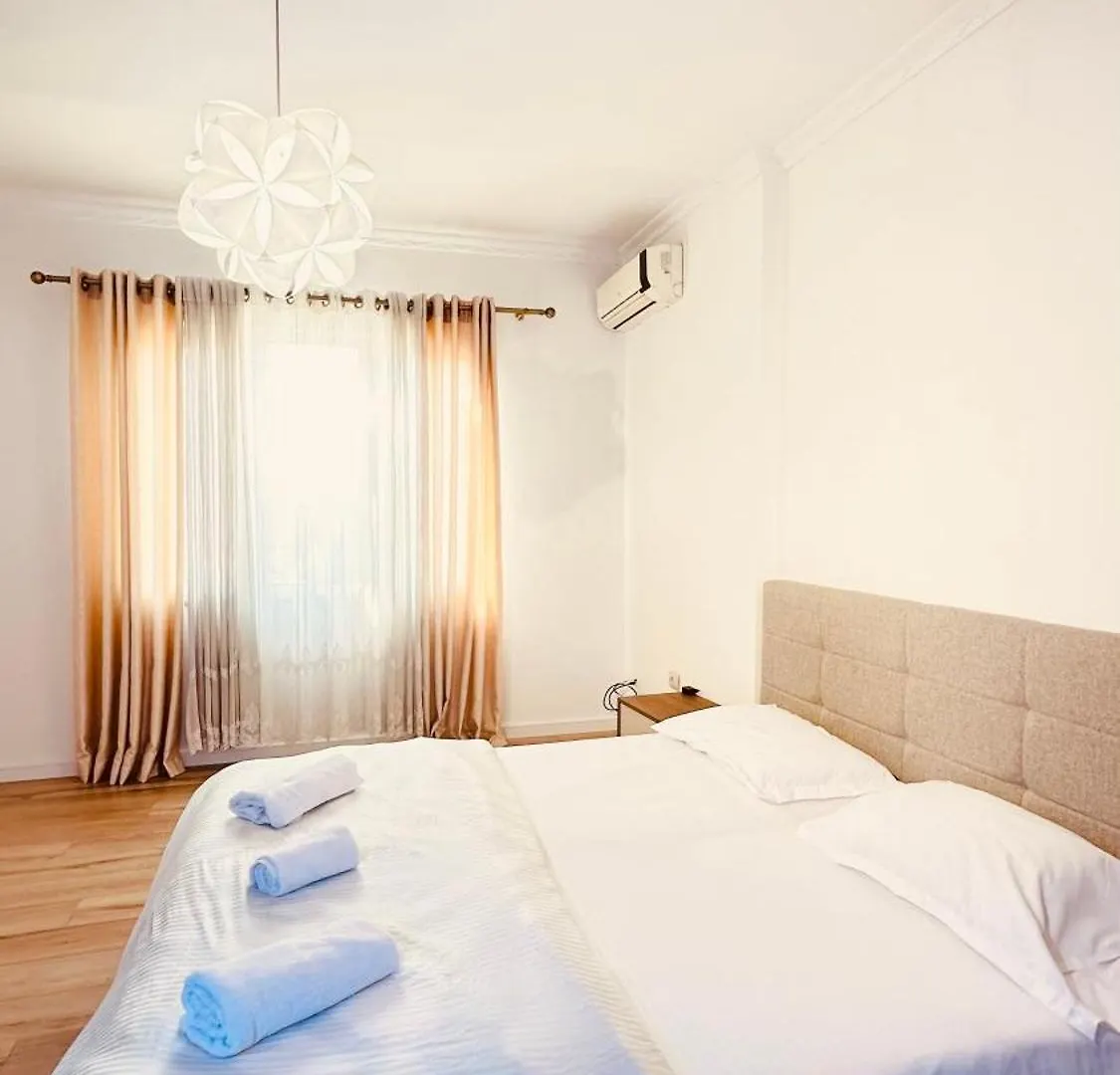 Blloku Luxury 2 Bedroom Apartment Tirana Albanien