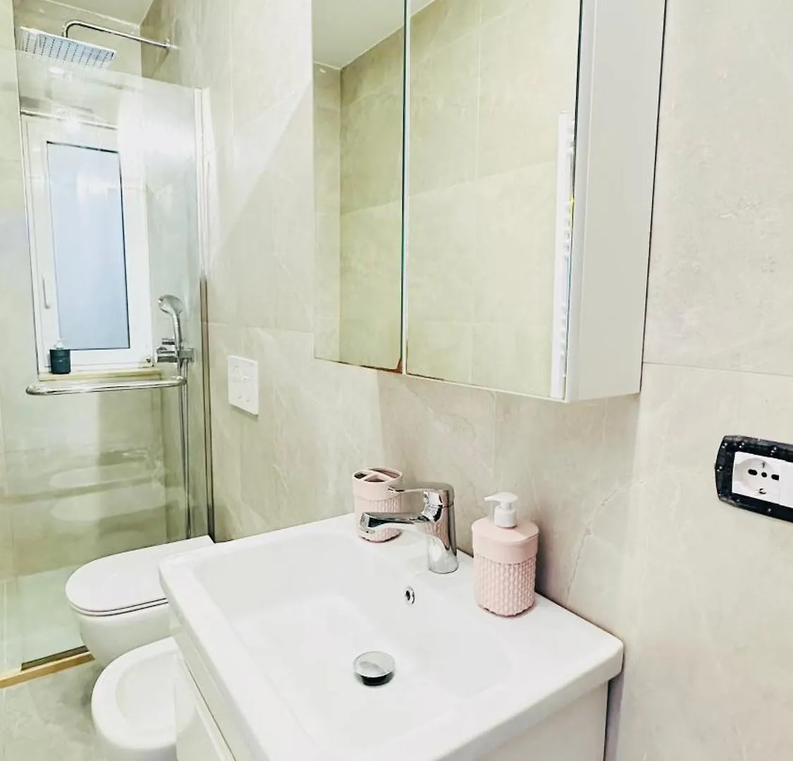Blloku Luxury 2 Bedroom Apartment Tirana